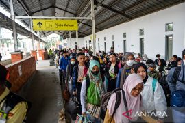 Mudik H-7 di Stasiun Kiaracondong