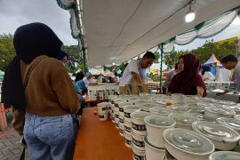 BI pecahkan rekor MURI mie cakalang di 'Fesyar' Sulut