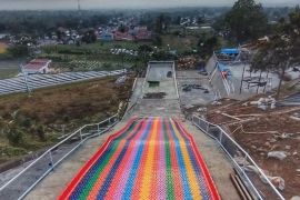 Rainbow Slide pertama di Bengkulu segera hadir. Mau coba?