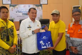 4.000 penerima manfaat di HSS terima paket Ramadhan dari PT AGM
