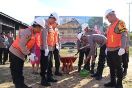 Peletakan batu pertama pembangunan gedung Bhayangkari Kaltara oleh Kapolda