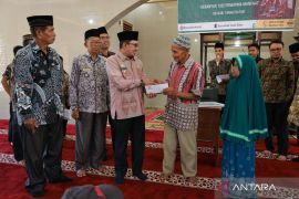 Sebanyak 1600 mustahiq di Tanah Datar terima konsumtif lebaran