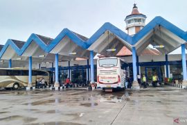 Terminal Mengwi tingkatkan kebersihan ruang tunggu pemudik