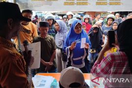 Ribuan calon pemudik antrean tiket gratis Pelabuhan Kendari