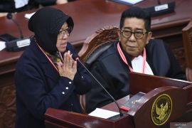 Arief Hidayat jelaskan alasan MK tak panggil Jokowi