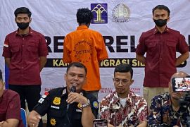 Imigrasi Sibolga kirim WNA asal Nepal ke Medan  untuk dideportasi