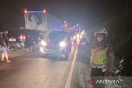 Jalan lintas Betung macet parah karena pengendara saling serobot