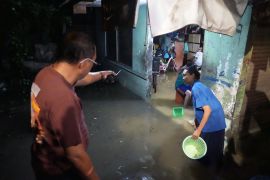 Surabaya Banjir, Wawali Armuji terjun ke Simo Katrungan