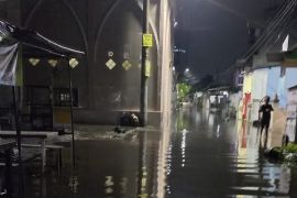 Banjir akibatkan sejumlah rumah di Surabaya terendam