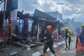 15 Ruko di Sungai Ampal Balikpapan ludes terbakar