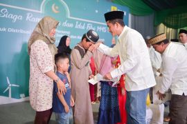 Berbagi bahagia di bulan penuh berkah, PLN salurkan 4.359 paket Ramadhan se-Kalselteng