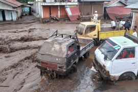 Badan Geologi imbau warga menjauhi aliran sungai berhulu ke Gunung Marapi
