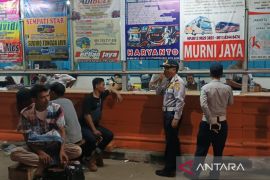Arus balik di Terminal Lebak Bulus masih sepi