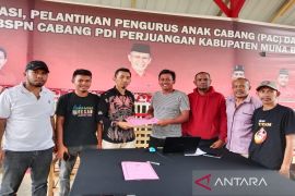 Bakal calon Bupati Amsar kembalikan berkas pendaftaran di DPC PDIP Mubar