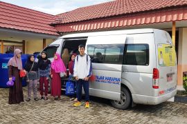 ARUS MUDIK - Disabilitas nikmati mudik gratis dari Paman Birin dan Acil Odah