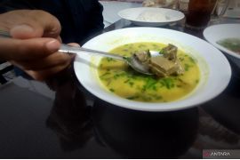 Melintasi Cirebon, jangan lupa mampir santap sensasi Empal Gentong Sehat