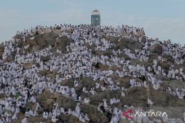 Dinkes DKI ingatkan calon haji jangan sering keluar tenda saat wukuf