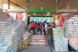 Warga Tanjungpinang berburu minuman dalam kaleng jelang Lebaran