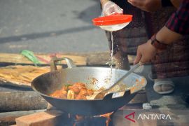 Hindari daging dan gorengan setelah Lebaran supaya kolesterol terjaga