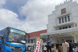 ARUS MUDIK - Wali Kota Aditya lepas angkutan mudik gratis warga Banjarbaru