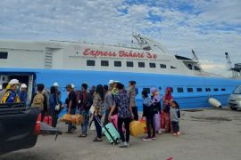 Jumlah pemudik di pelabuhan Tanjung Pandan menurun H-2 Lebaran 2024