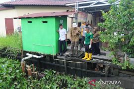 Poliban turunkan timsus penguji septic tank di Sungai Martapura