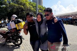 Sejumlah pemudik motor pingsan terjebak antrean di Pelabuhan Ciwandan