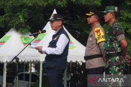 Bupati Bekasi titip pesan jaga keamanan lingkungan kepada pemudik