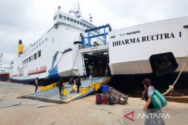 ARUS MUDIK - KM Dharma Rucitra I jadwal terakhir angkut 1.000 pemudik ke Surabaya