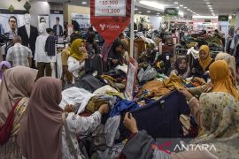 Pengunjung pusat perbelanjaan meningkat jelang lebaran