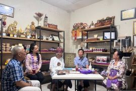 Mangku Pastika motivasi pelaku UMKM di Bali untuk pantang menyerah