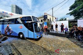 PT EMLI berangkatkan mekanik ke kampung halaman dengan bus premium