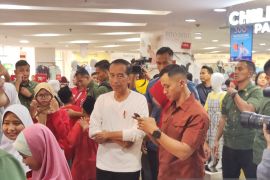 Presiden Jokowi ajak puluhan anak yatim berbelanja baju Lebaran