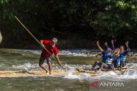 Pemprov Kalsel kumpulkan dispar kota/kabupaten promosikan objek wisata
