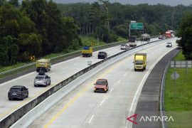 H-1 Lebaran lonjakan trafik kendaraan masih terjadi di JTTS
