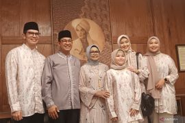 Anies apresiasi masyarakat yang tetap bertugas di saat Lebaran
