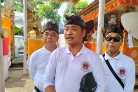 Keluarga pencipta kaos barong berikan desain untuk masyarakat Bali