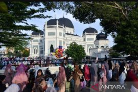 Ustadz ajak umat jadikan Idul Fitri momentum perkuat persaudaraan