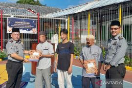 Sebanyak 138 warga binaan Rutan Mentok terima remisi Idul Fitri