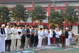Ratusan warga binaan Shalat Id di Lapas Sukamiskin Bandung