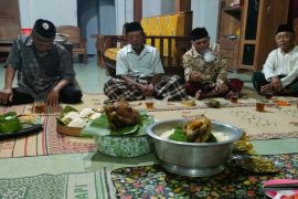 Lebaran - Warga Bumi Asih lestarikan tradisi "Slametan" sambut 1 Syawal