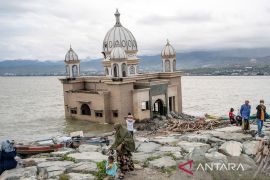 Wisata masjid terapung bekas tsunami di Palu Page 2 Small
