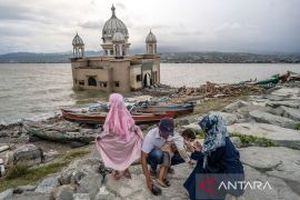 Wisata masjid terapung bekas tsunami di Palu Page 4 Small