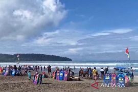 Satpolairud gencarkan patroli pengamanan wisata Pantai Pangandaran
