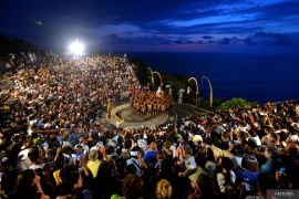 Tari Kecak Uluwatu tambah jadwal pentas selama libur Lebaran