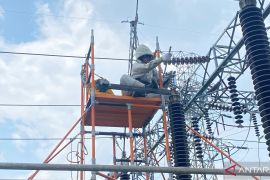 PLN UIT JBM pantau sistem transmisi selama masa siaga Idul Fitri