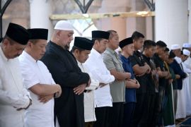 Presiden Jokowi shalat  Jumat  di Masjid Agung Kota Medan