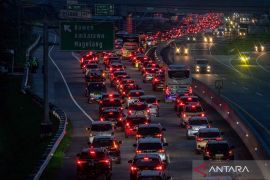 Arus balik di Tol Semarang-Solo ke arah Jakarta mulai padat