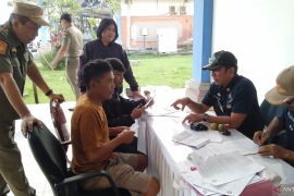 Satpol PP Badung inspeksi identitas pemudik di Terminal Mengwi Bali