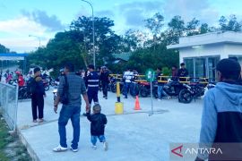 Calon penumpang memadati Pelabuhan Sei Jepun Nunukan
